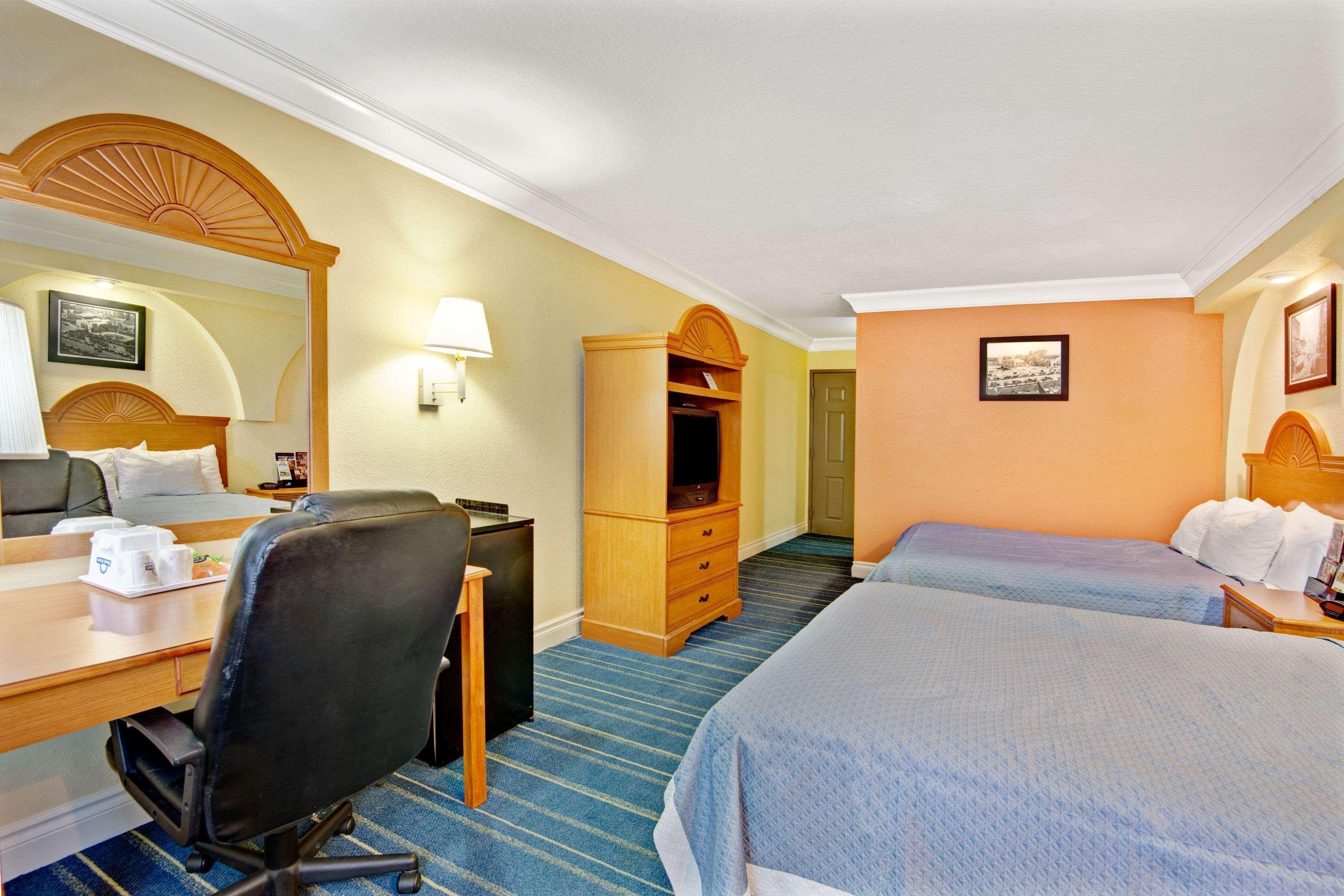 Days Inn By Wyndham San Antonio Airport Bagian luar foto